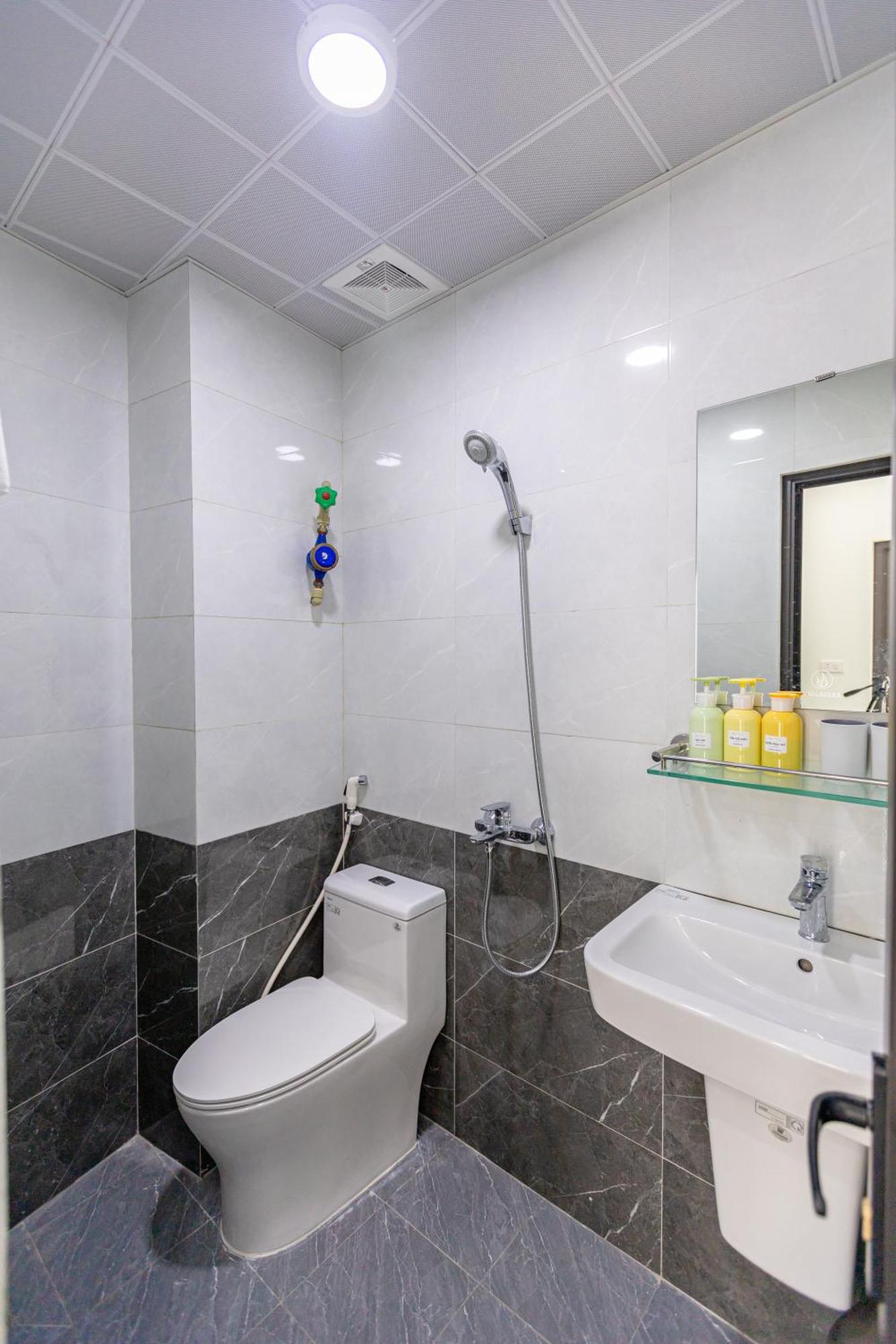 Hera Palace Hotel & Apartment Ba Dinh Hanoi Exterior photo